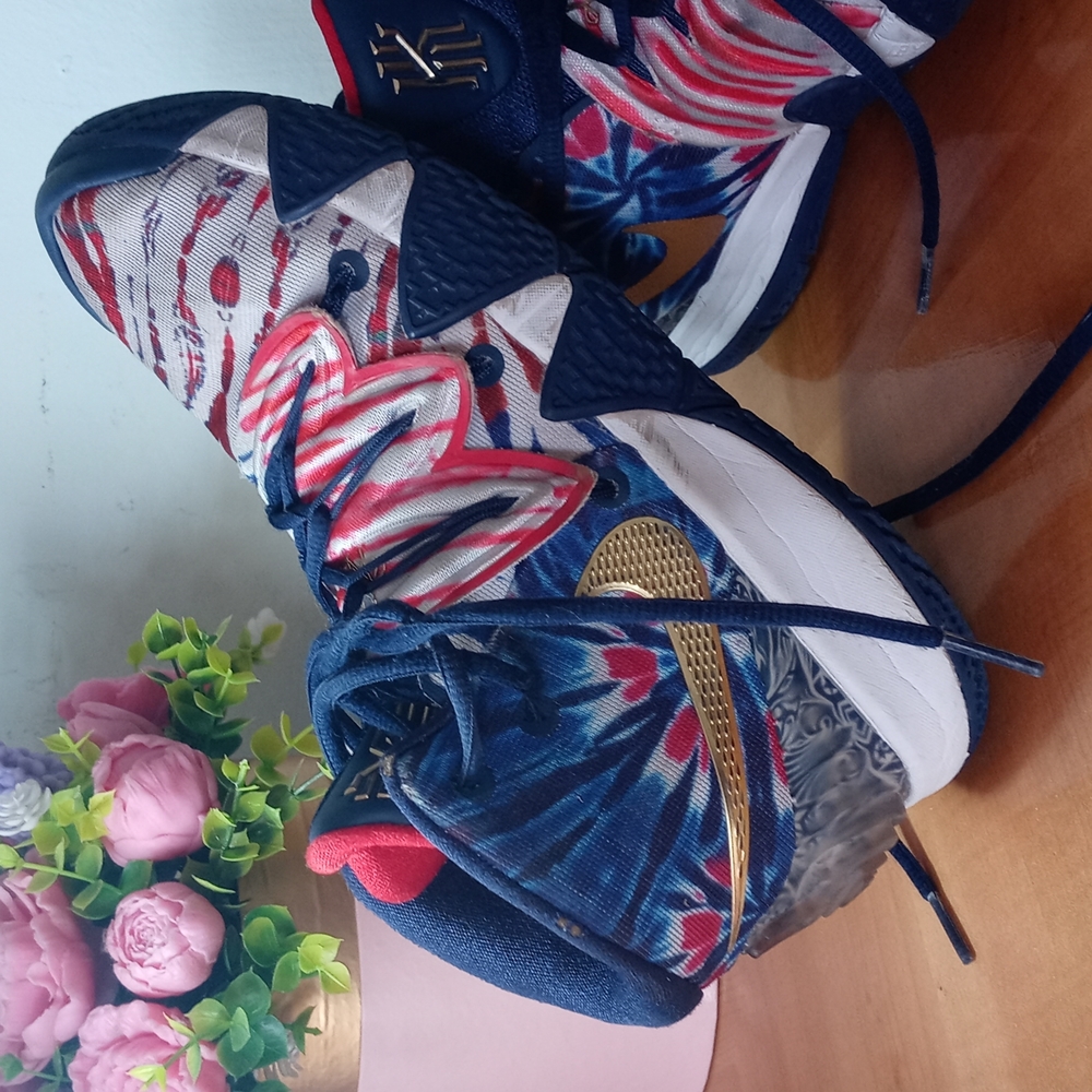 NIKE kids basketball sneakers 5.5Y - Picture 3 of 6